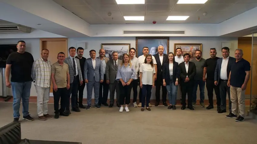 CHP Kemalpaşa’dan Özgür Özel’e destek haberinin görseli