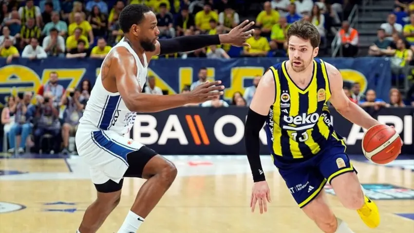 Fenerbahçe Beko’dan müthiş geri dönüş! Anadolu Efes’i son saniyede devirdi, seride 1-0 öne geçti haberinin görseli