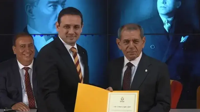 Galatasaray’da Dursun Özbek ve yönetimi mazbatasını aldı haberinin görseli