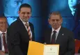 Galatasaray’da Dursun Özbek ve yönetimi mazbatasını aldı