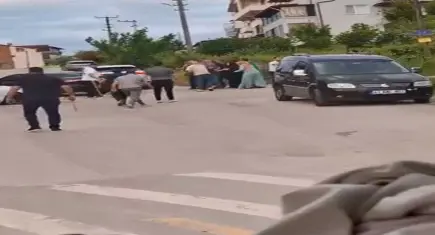 İki aile arasında silahlı, taşlı sopalı Kavga: 10 yaralı!