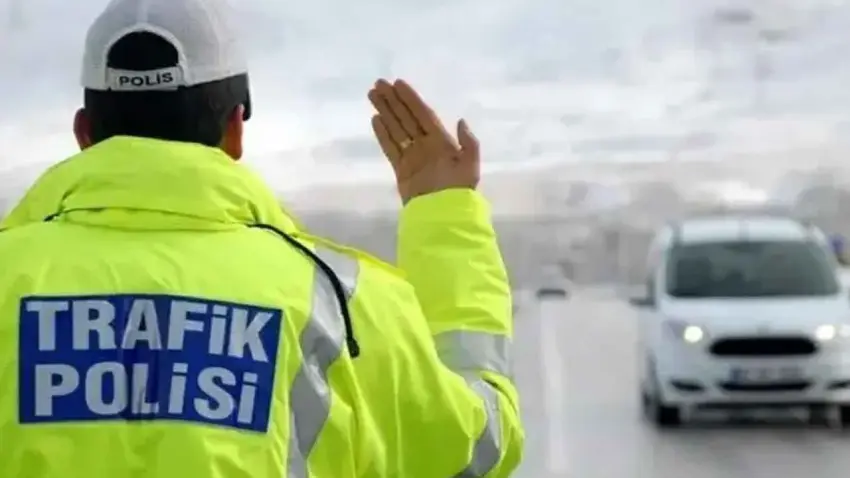 İzmir haber: Polisten kaçarken çocuğa çarptı haberinin görseli