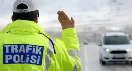 İzmir haber: Polisten kaçarken çocuğa çarptı