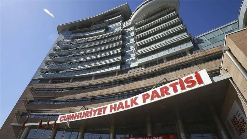 Özgür Özel, olağanüstü kurultay için gerekli imzaya ulaştı haberinin görseli