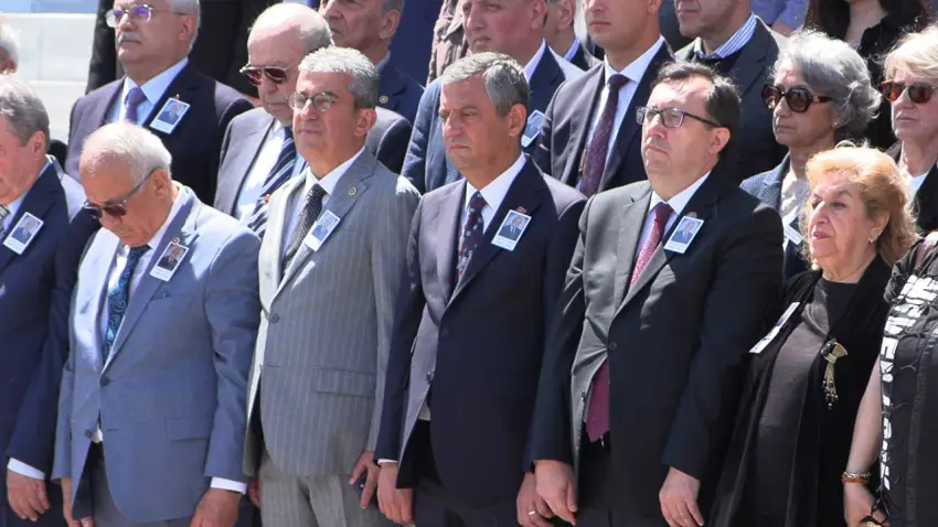 Özgür Özel: Olağanüstü kurultay için imza süreci başlatıldı haberinin görseli