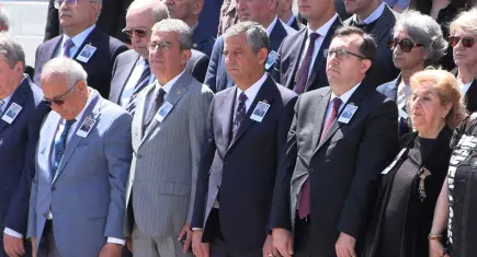 Özgür Özel: Olağanüstü kurultay için imza süreci başlatıldı