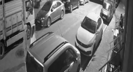 Tartıştığı eniştesinin aracını kundakladı