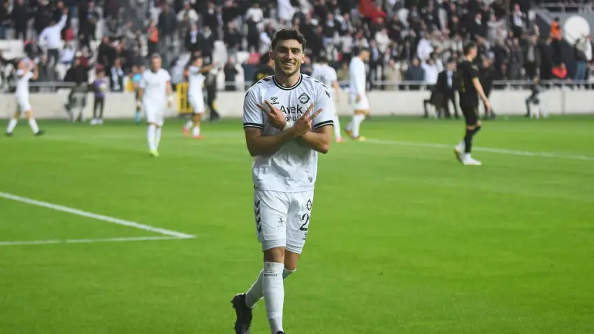 Altay'da Mehmet Nur Kaymaz'a profesyonel sözleşme