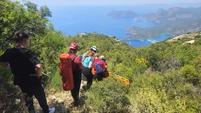 Fethiye'de yamaç paraşütü ormana düştü