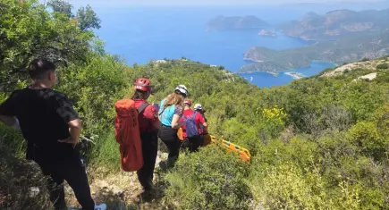 Fethiye'de yamaç paraşütü ormana düştü