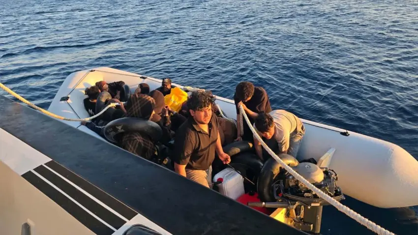 İzmir haber: Seferihisar açıklarında 20 düzensiz göçmen yakalandı haberinin görseli