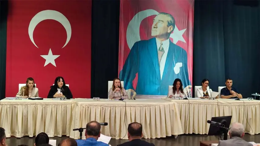 Konak Meclisi'nde çöp aracı gerginliği haberinin görseli