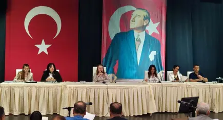 Konak Meclisi'nde çöp aracı gerginliği