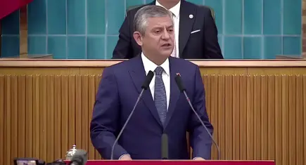 Özgür Özel’den grup toplantısında sert mesajlar: Yapılan, bir sonraki cumhurbaşkanına darbedir