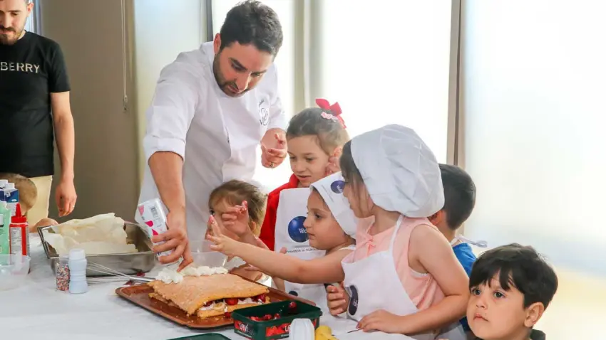 PKU'lu 'minik şefler', düşük proteinli mutfakta yeteneklerini sergiledi haberinin görseli