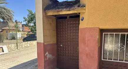 İzmir haber: Kapıda asılı duran poşetten yeni doğmuş bebek çıktı!
