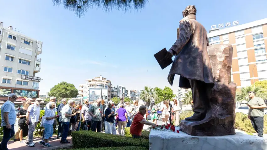 Karşıyaka’da Nazım Hikmet şiirleriyle anıldı  haberinin görseli