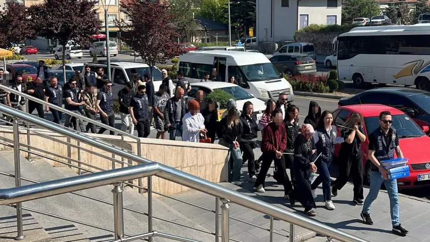 Yasa dışı bahis operasyonunda gözaltına alınan 34 şüpheli adliyede haberinin görseli