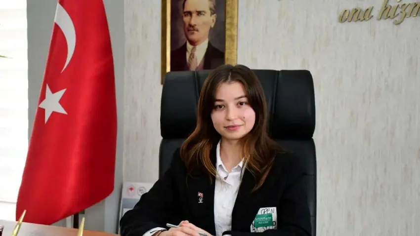 Atatürk'e yönelik paylaşım tepki çekti: Belediye meclis üyesi Rümeysa Eker istifa etti haberinin görseli