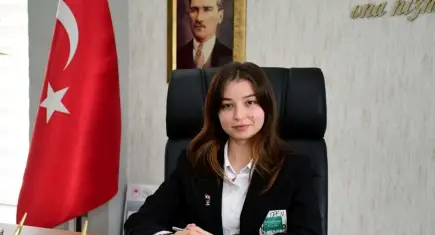 Atatürk'e yönelik paylaşım tepki çekti: Belediye meclis üyesi Rümeysa Eker istifa etti