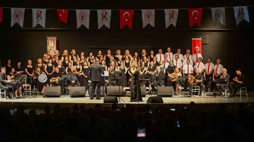 Bornova’da açıkhava konserleriyle yaz coşkusu başladı haberinin görseli
