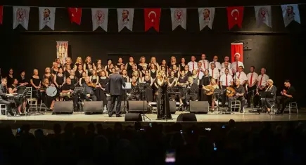 Bornova’da açıkhava konserleriyle yaz coşkusu başladı