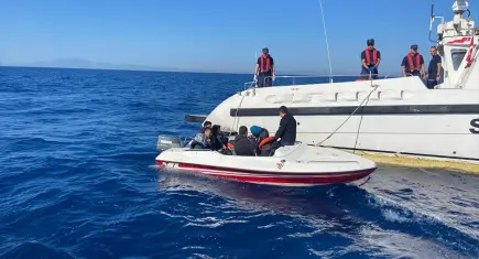 İzmir açıklarında 30 düzensiz göçmen kurtarıldı