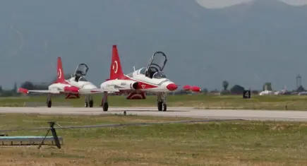 İzmir semalarında nefes kesen prova: Türk Yıldızları ve SOLOTÜRK gösteriye hazır