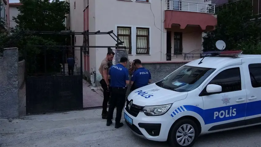 Konya’da dehşet: Uzaklaştırma kararı olan koca, çocuklarının gözü önünde eşini boynundan bıçakladı haberinin görseli