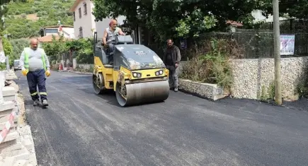 Menderes Belediyesi’nden Ahmetbeyli’de asfalt seferberliği