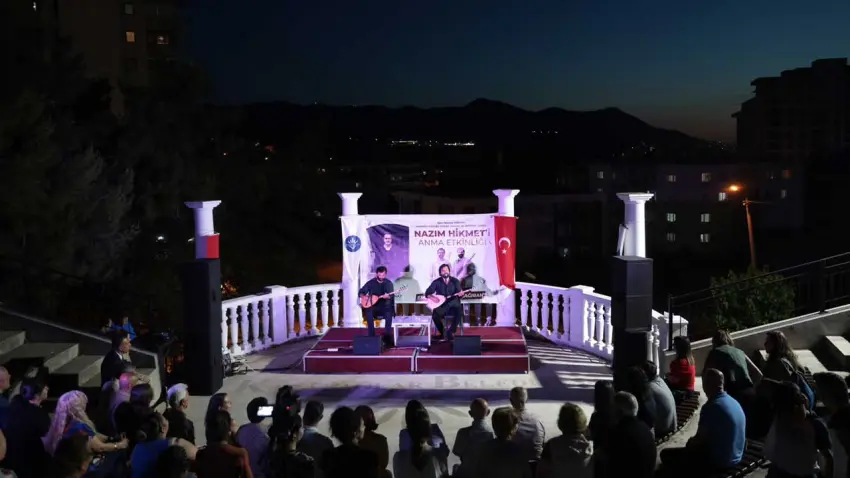 Nazım Hikmet'in Dizeleri Karabağlar’ da seslendirildi haberinin görseli
