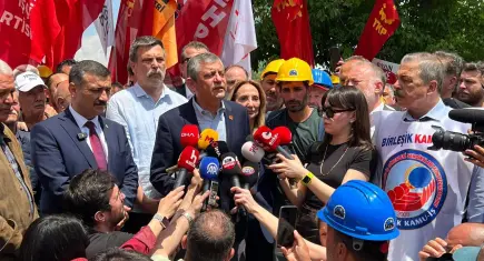 Özgür Özel, eylemdeki madencilerle buluştu