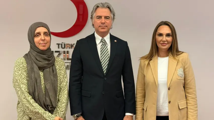 Renkler ve umut Filistin için buluştu: Hilalin Işığında: İzmir’den Filistin’e haberinin görseli