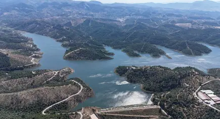 Seferihisar’da üreticiye destek sürüyor