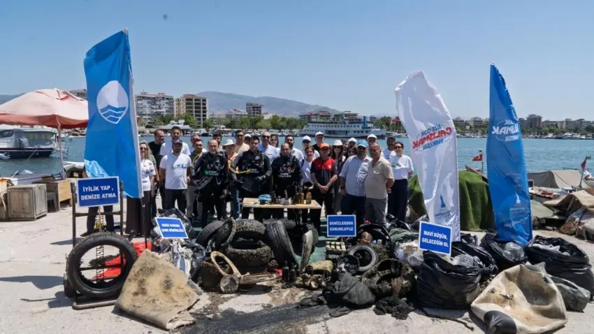 Bostanlı’da dip temizliğinde şoke eden atıklar haberinin görseli