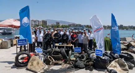 Bostanlı’da dip temizliğinde şoke eden atıklar