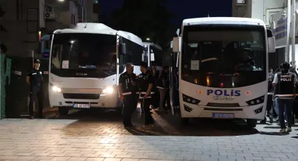 Buca Belediyesi soruşturmasında 54 şüpheli adliyeye sevk edildi