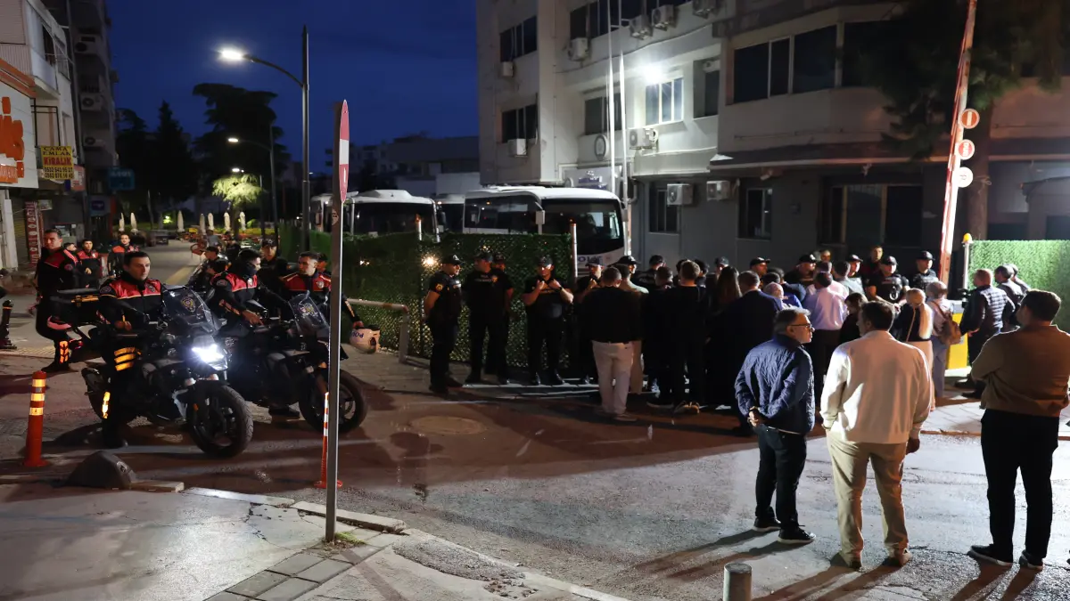 Buca Belediyesi "yolsuzluk" soruşturmasında 54 şüpheli adliyeye sevk edildi görseli