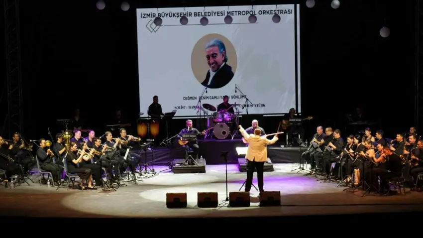 İzmir’de Edip Akbayram ve Volkan Konak’a anlamlı vefa gecesi haberinin görseli