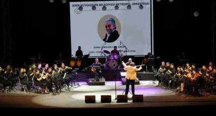 İzmir’de Edip Akbayram ve Volkan Konak’a anlamlı vefa gecesi