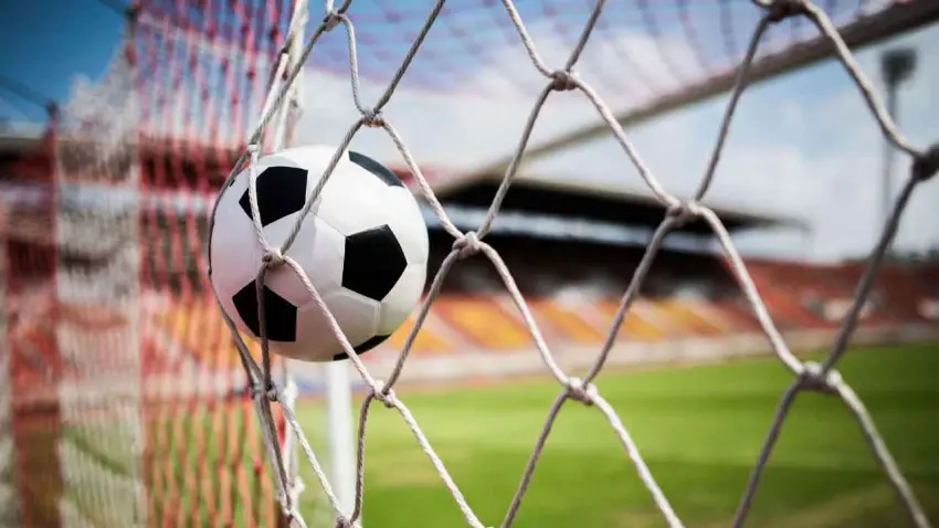 İzmir futbolunda hareketli günler haberinin görseli