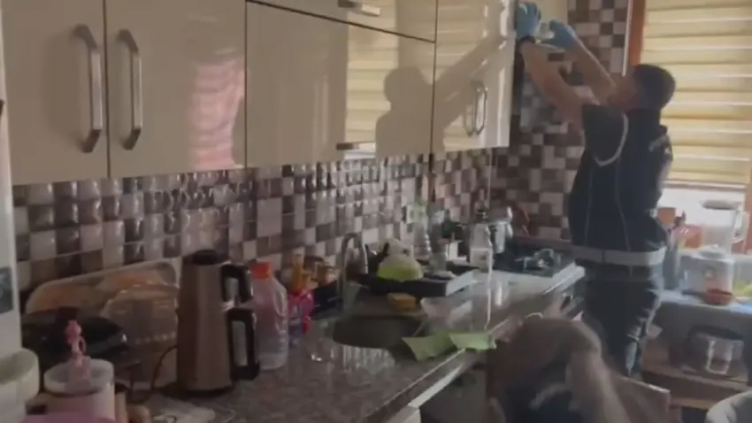 Sahte ikamet izni ve göçmen kaçakçılığı şebekesine darbe: 18 gözaltı haberinin görseli