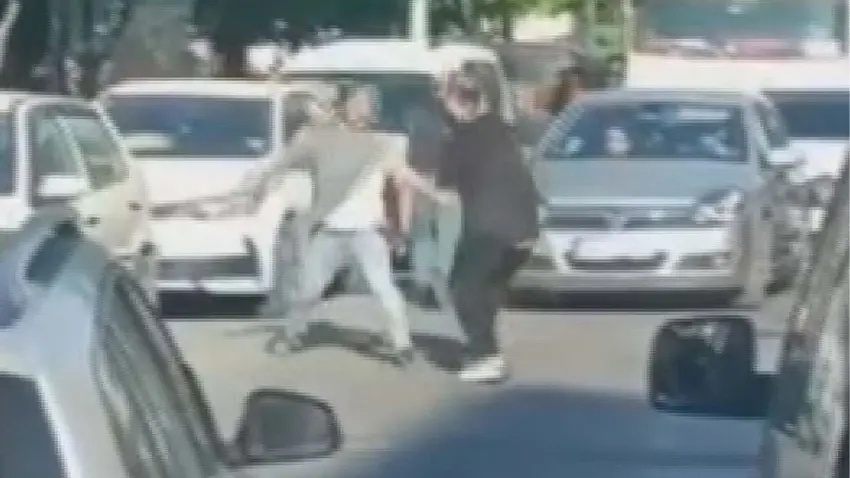 Sultangazi’de trafik kazası sonrası bıçaklı kavga: 1 ölü, 2 yaralı haberinin görseli