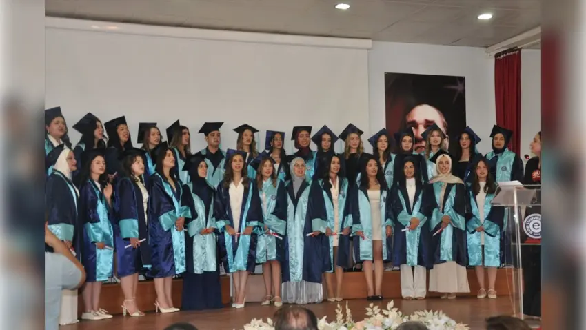 Ege Üniversitesi Çocuk Gelişimi Bölümü ilk mezunlarını verdi haberinin görseli