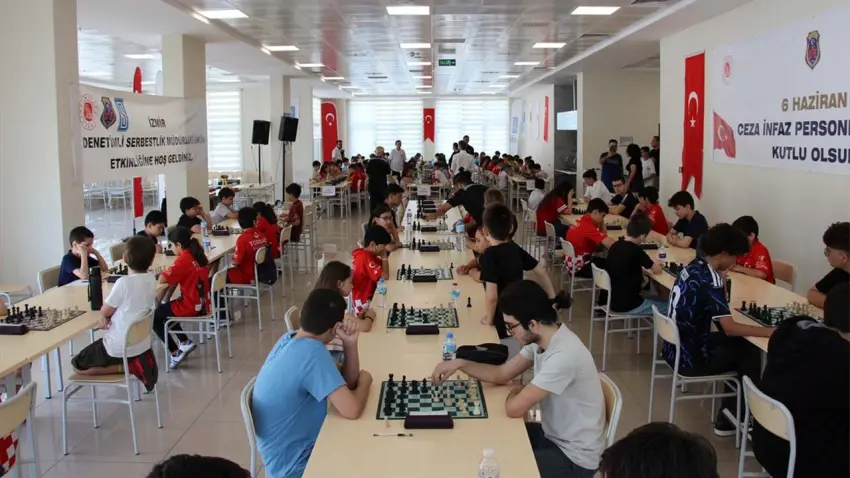 İzmir’de Ceza İnfaz Personeli Günü için satranç turnuvası düzenlendi haberinin görseli