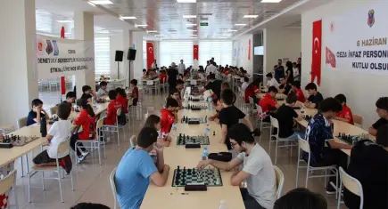 İzmir’de Ceza İnfaz Personeli Günü için satranç turnuvası düzenlendi