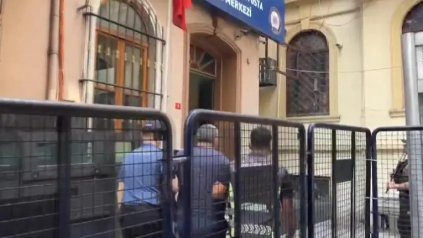 Karaköy’de taksicinin aldığı fahiş ücret ABD’li yayıncıya iade edildi: Taksici tutuklandı haberinin görseli