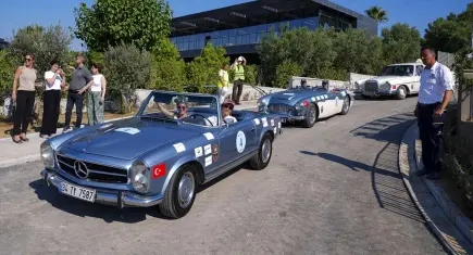 Klasik otomobil tutkunları İzmir’de buluştu: 28. Batı Anadolu Rallisi devam ediyor