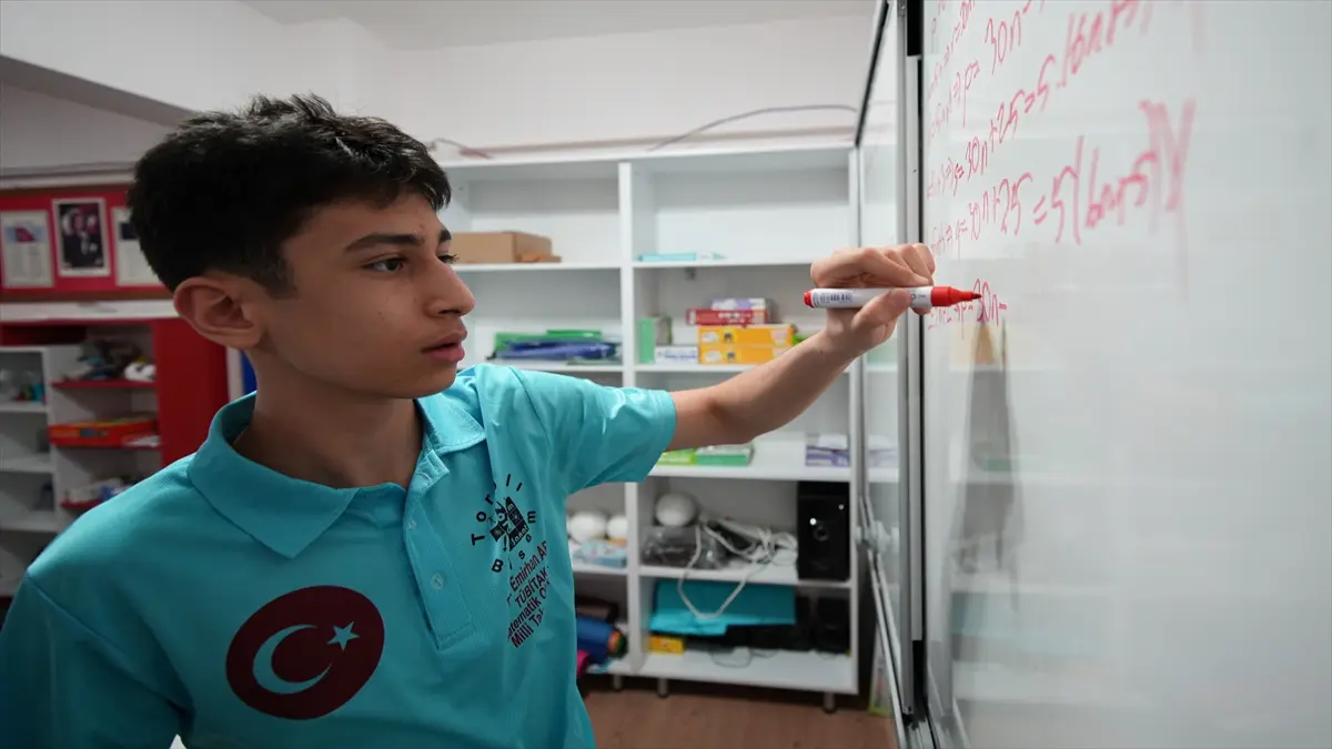 Matematik milli takımına seçilen İzmirli lise öğrencisi Romanya'da yarışacak görseli