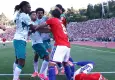 Portekiz-Şili maçında gerginlik: Rafael Leao rakibine yumruk attı